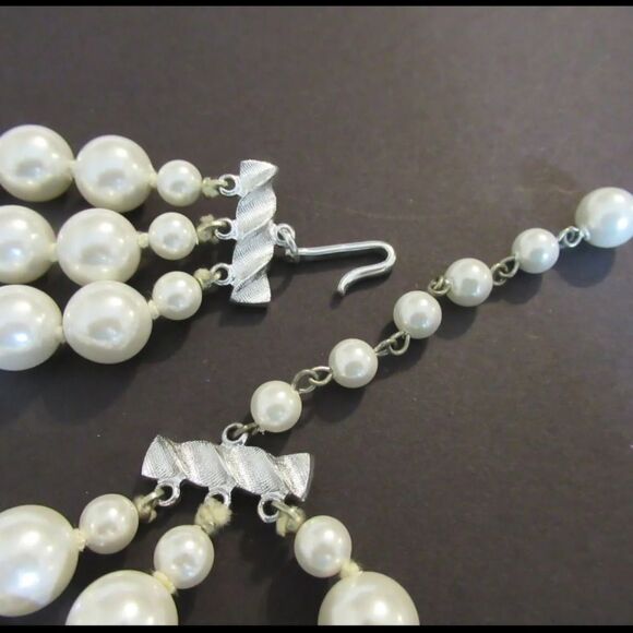 Coro Japan Vintage 1960's Three Strand Faux Pearl White Necklace NWT NOS Excelle - Picture 7 of 7